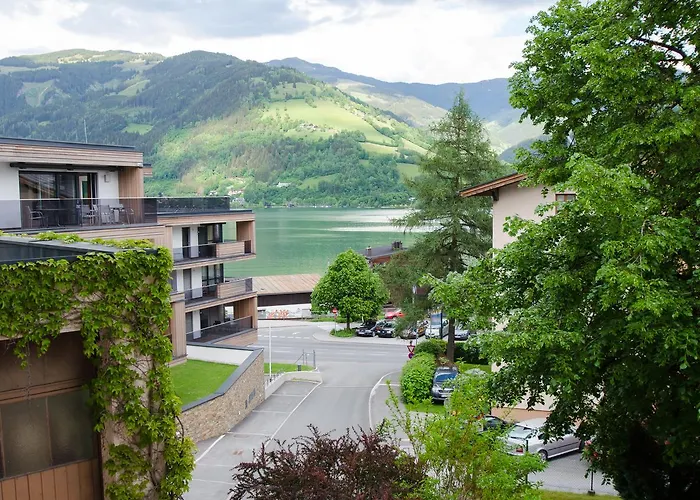 Apartment House Near The Lake